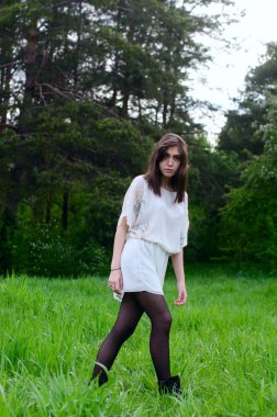 kız beyaz ışık ceketli