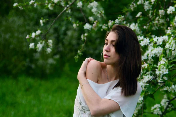 kız beyaz ışık ceketli