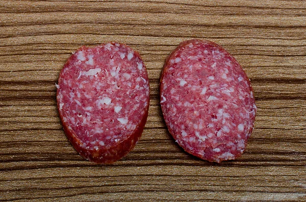 Due pezzi di salsiccia — Foto Stock