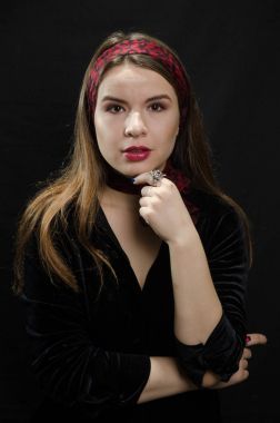 eşarp ile güzel kız