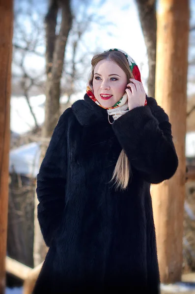 Beautiful Girl Shawl — Stock Photo, Image