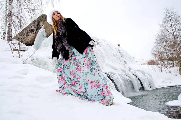 Beautiful Girl Winter Nature — Stock Photo, Image