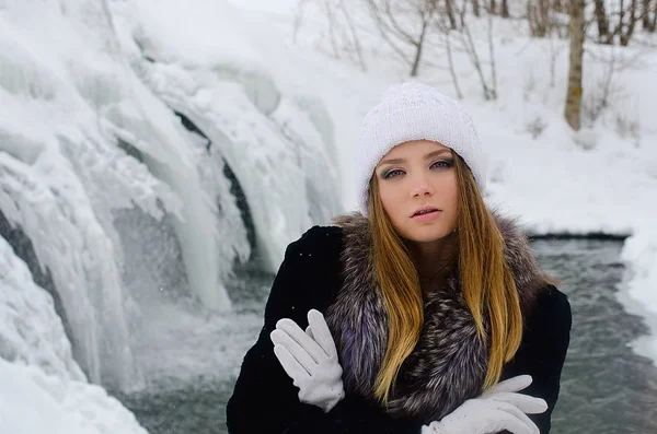 Красива Дівчина Зимовій Природі — стокове фото