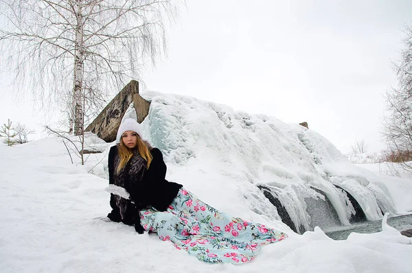 Menina Bonita Inverno Natureza — Fotografia de Stock