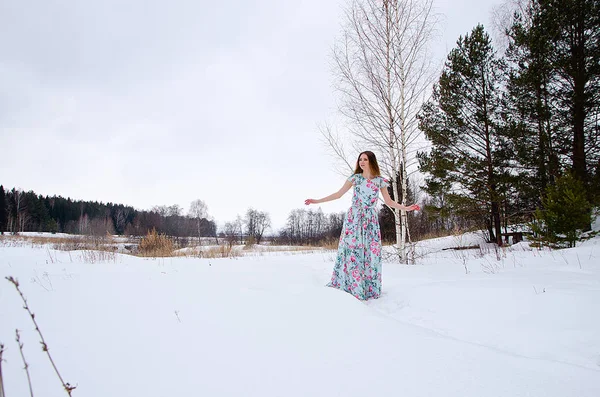 Красива Дівчина Зимовій Природі — стокове фото