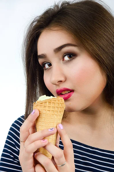 Bella Ragazza Con Gelato — Foto Stock