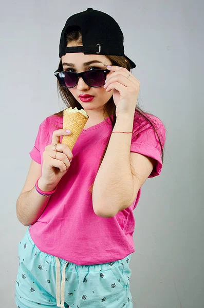 Beautiful Girl Ice Cream — Stock Photo, Image