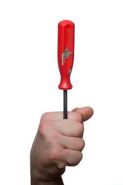 Adamın biri elinde tornavidayla oynuyor.