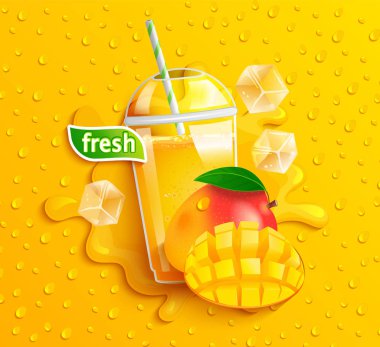 Taze mango suyu, buzlu ve meyveli.