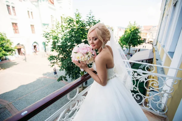 bir gelinlik gelin portresi