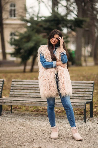 Brunette girl in the park in cloudy weather — Stock Photo, Image