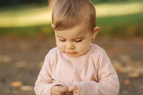 Close up of beautiful little smiled girl. Happy baby girl in autumn park. Ten month baby smile — Stock Photo, Image