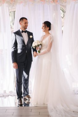 Damat ve gelin evlilik yeminlerini okudu. Birbirinizi sevin