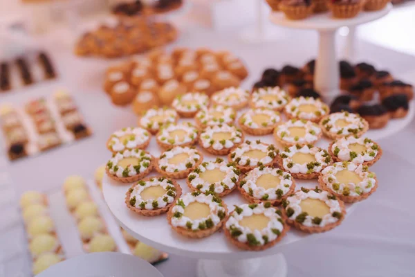 Cukrová tyčinka na svatbu. Sweets and decerts in restairant — Stock fotografie