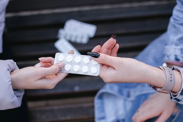 Women sharing pills in hands. Female give to woman tablets. Coronavirus theme — Stock Photo, Image