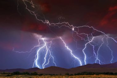 birden fazla lightning strikes