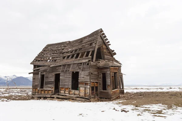 Casa de campo abandonada — Foto de Stock