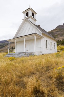 Old School House veya kilisede yaz göl Oregon yakınlarında