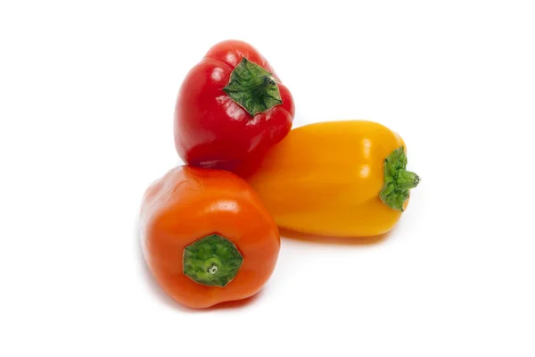 Drei Paprika isoliert auf weißem Hintergrund — Stockfoto