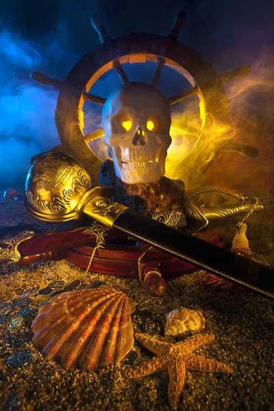 Pirate themed still life with skull and swords — Stock Photo, Image