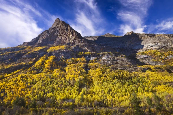 Lamoille Canyon is the largest valley in the Ruby Mountains, located in the central portion of Elko County in the northeastern section of the state of Nevada. Trees are in fall colors. — Stock Photo, Image