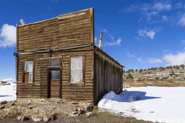 Old weathered Ghost Town buildings in the desert during winter with snow.  Ione, Nevada — Stock Photo, Image