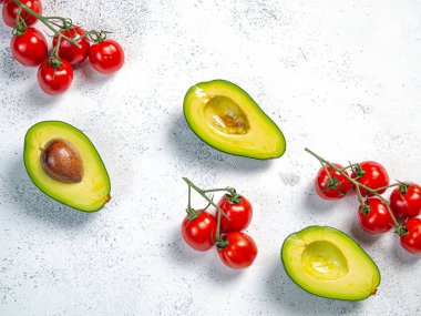 İçindekiler: avokado, domates. Boşluğu kopyala