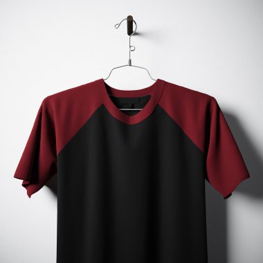 Yakın çekim boş pamuklu tshirt, siyah ve kırmızı renkler merkezi boş beton duvar asılı. Son derece ayrıntılı dokulu malzemelerle etiket maketini temizleyin. Meydanı. Ön taraf görünümü. 3d render.