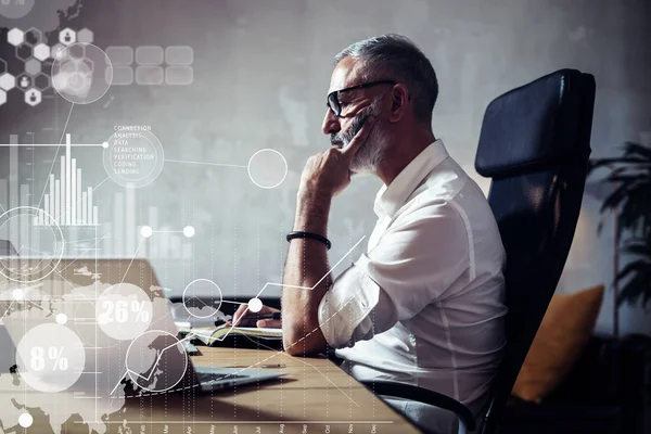 Concept of adult bearded businessman making a great business decisions in modern workplace.Screen global virtual icon,diagram and graph interfaces.Horizontal Blurred. — Stock Photo, Image