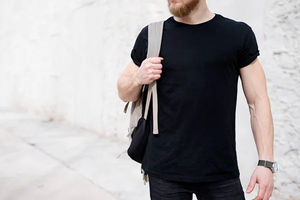 Muscular bearded man wearing tshirt — Stock Photo, Image