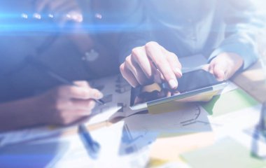 ekran dijital tablet dokunmadan kadın