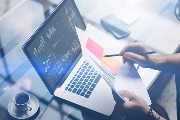 Man working with laptop at table. — Stock Photo, Image