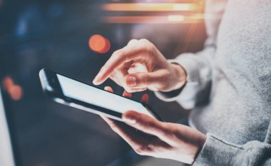 Smartphone'da işaret parmak