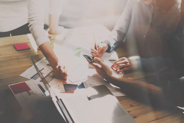 Teamwork process in sunny office. — Stock Photo, Image