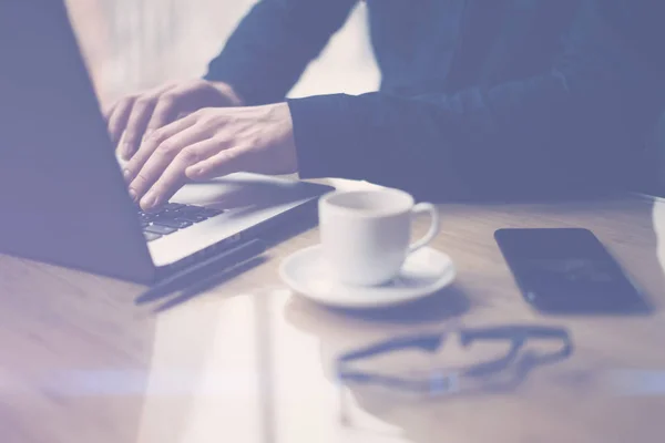 Man in black shirt working with laptop — Stock Photo, Image