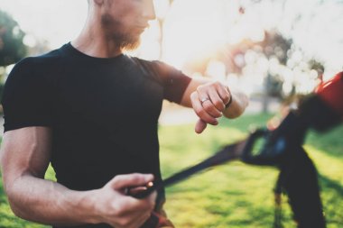 kas atlet dışarıda egzersiz yapıyor 