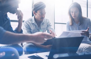 Yeni iş için araştırma yapma ortakları