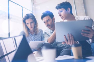 Üç genç arkadaşları grup