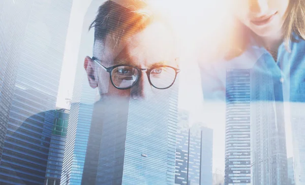 Business team and skyscrapers — Stock Photo, Image