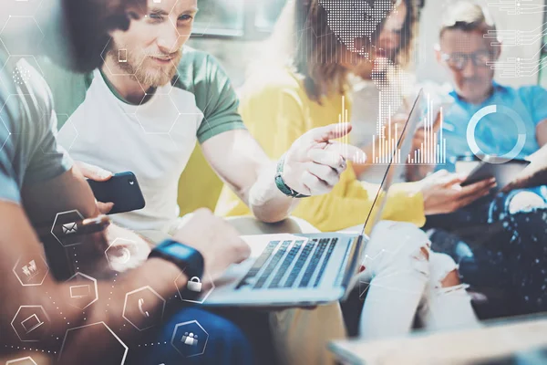 Young people using modern devices — Stock Photo, Image