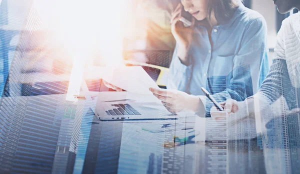 Business team and skyscrapers — Stock Photo, Image