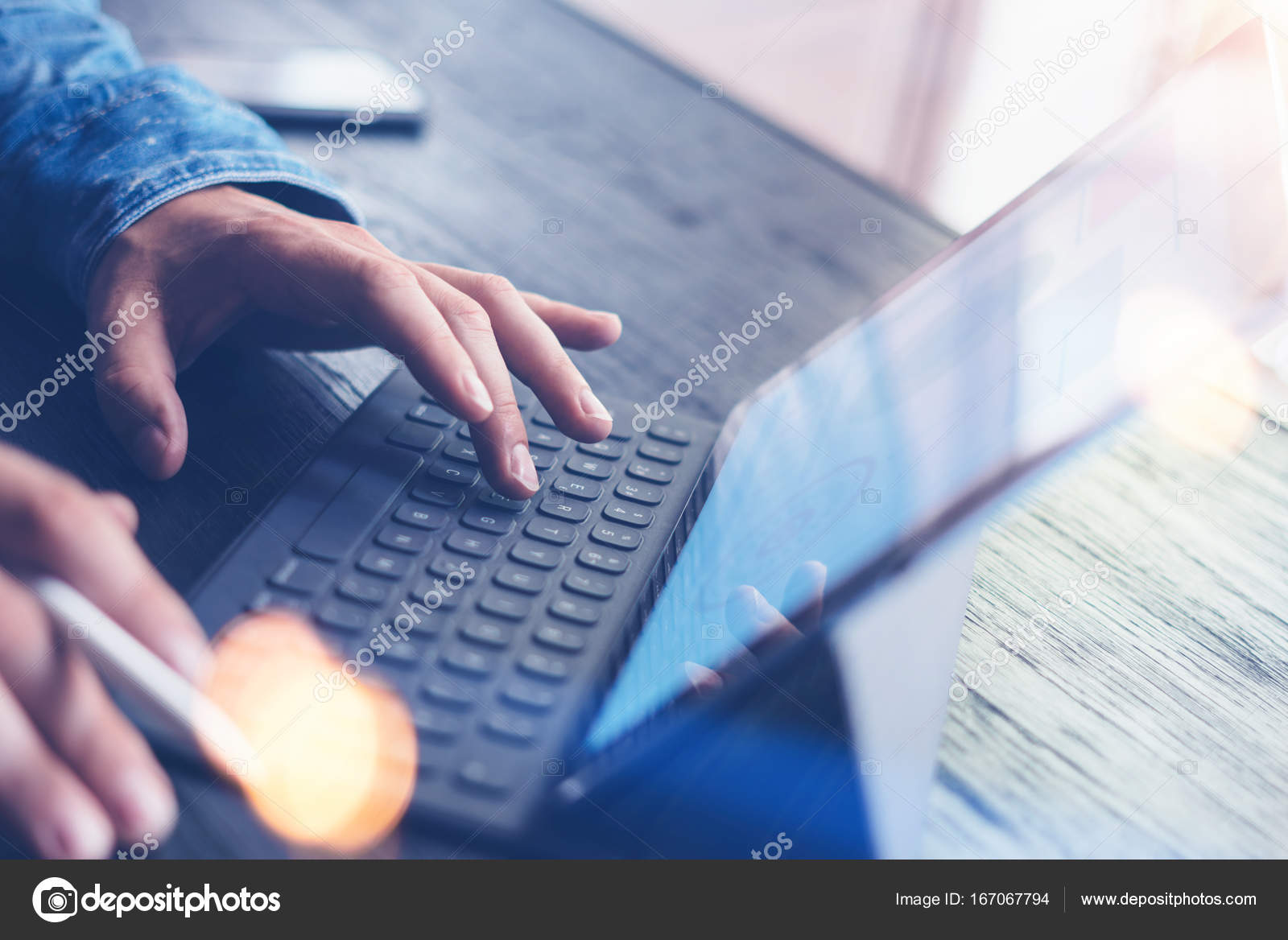 Hands typing on keyboarddock station. Stock Photo by ©kantver 167067794