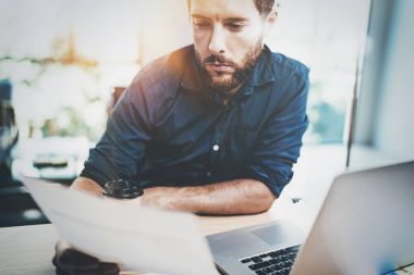 İspanyol dalgın işadamı