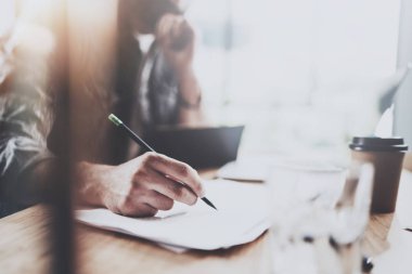 Erkek el holding kalem