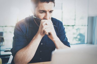 İspanyol dalgın işadamı