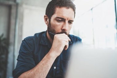 dalgın işadamı çalışma