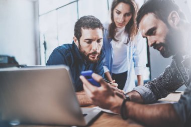 genç arkadaşları çalışma 