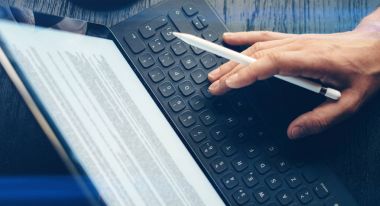 kalem kullanan adam görmek 