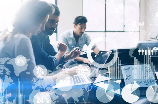 Modern ofis arkadaşları