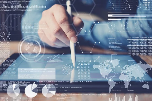 Stylus kalem kullanan adam 